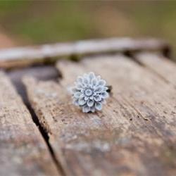 Grey Chrysanthemum Cabochon Vintage Style Ring Maid of Honor Gifts - Cloudy