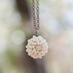 Cream-Ivory Chrysanthemum Flower Antique Brass Necklace Bridesmaid Gifts - Champagne
