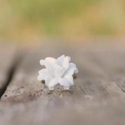 White Lily Flower Adjustable Ring Vintage Style - Dove