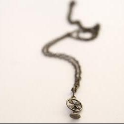 Small Fan Vintage Style Antique Brass Necklace, perfect for a Vintage Style Wedding - Stay Cool